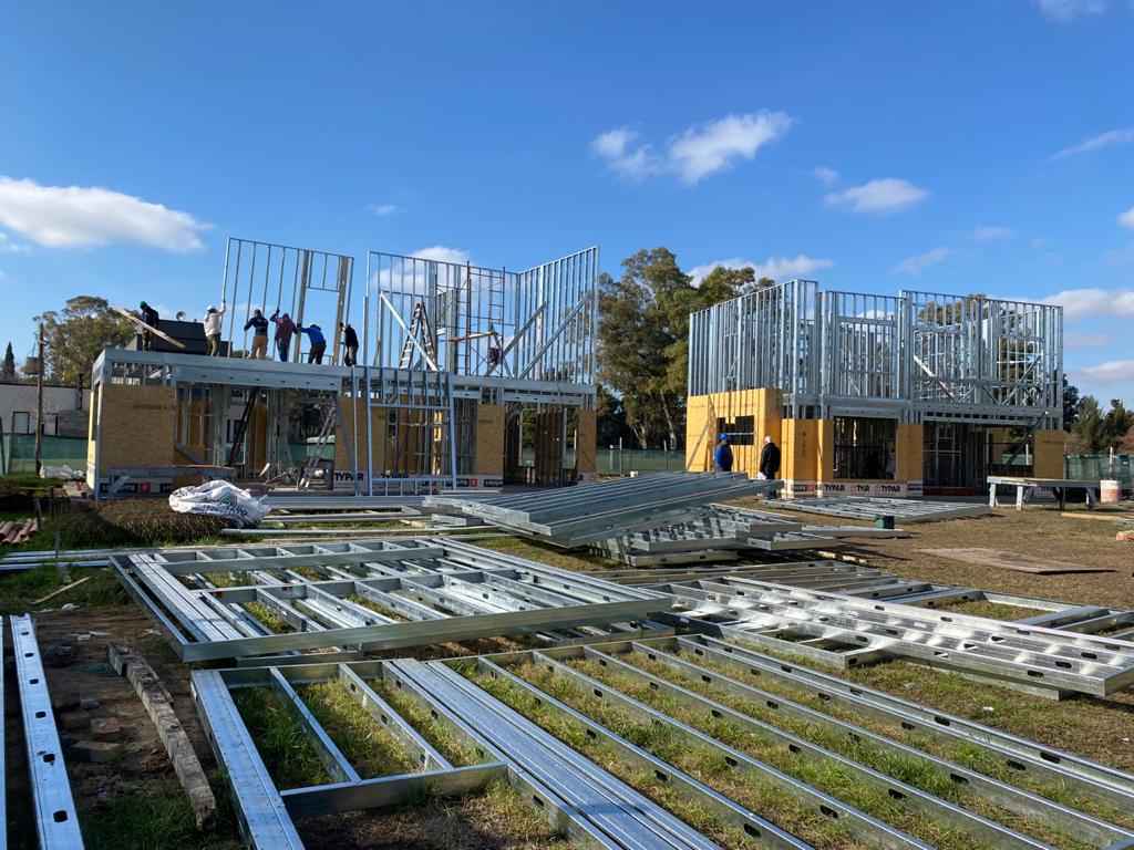 Construcción de cabaña en estructura metálica y placas de fibrocemento.  Vivienda a bajo costo 